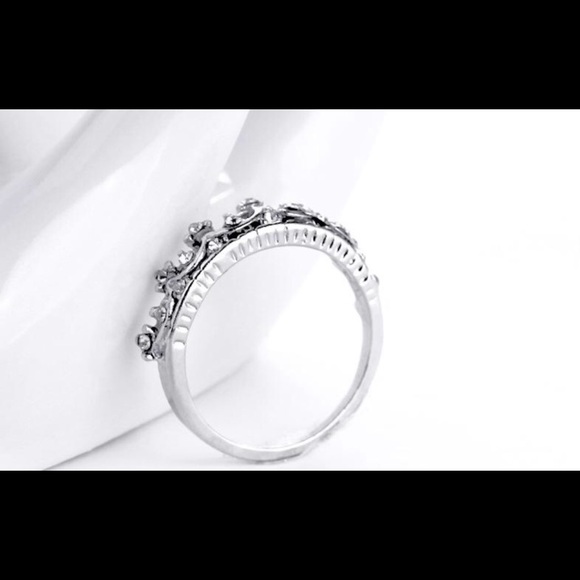 Crown Ring 💍 - Picture 2 of 2